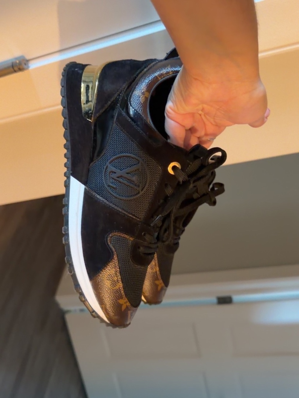 Louie Vuitton Runway Women Sneakers - Picture 4 of 10